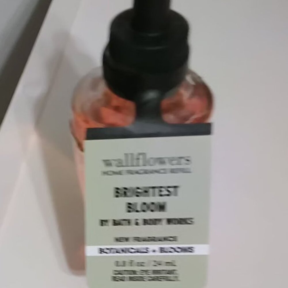 Bath and body Works brightest bloom gift bag set with goodies - Picture 12 of 16